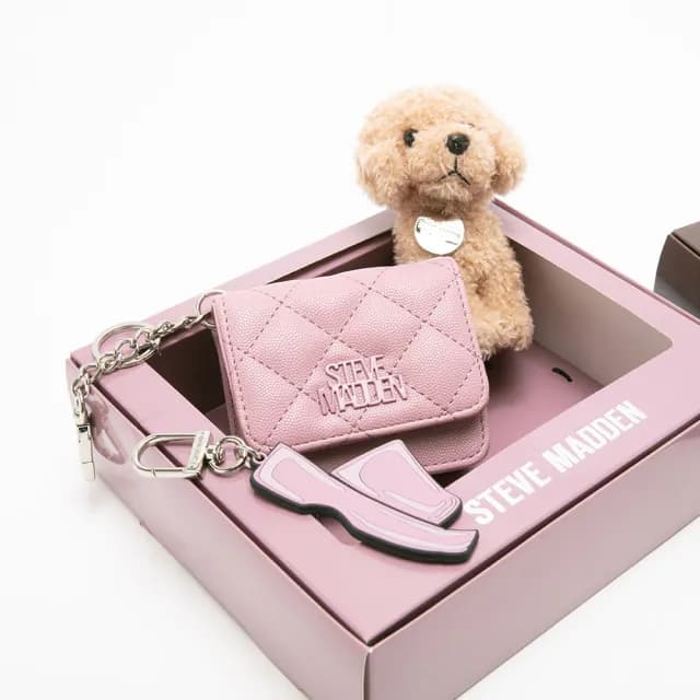 【steve madden】菱格紋零錢包/吊飾三件禮盒組(粉色)