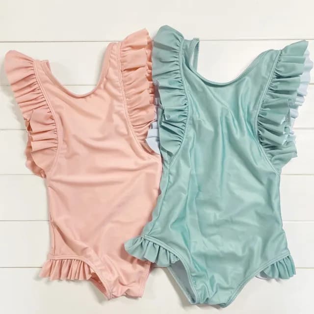 【橘魔法】粉嫩荷葉袖露背連身泳裝(附泳帽 一件式 泳衣 玩水 女童 兒童 童裝)