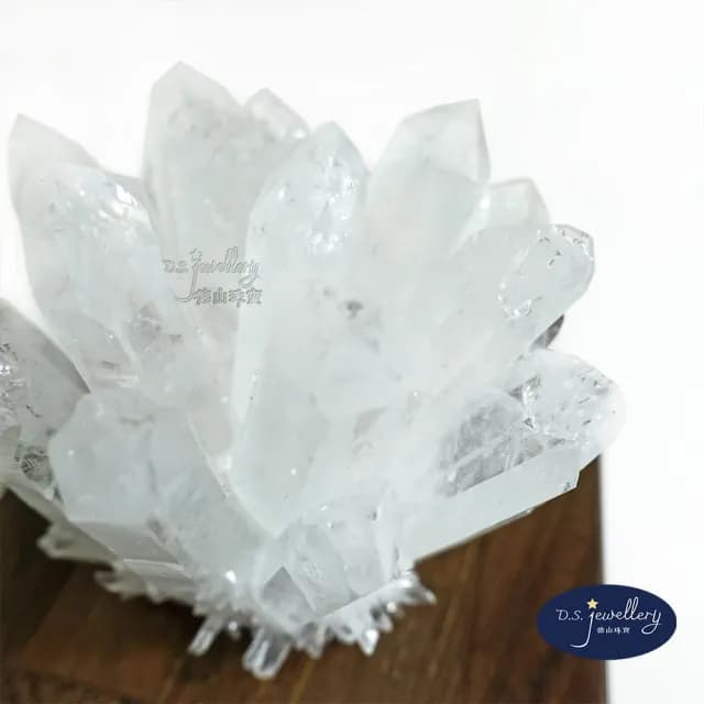 【德山珠寶】消磁淨化水晶天然白水晶簇附雞翅木座(情人節生日禮物飾品母親節/CE476)