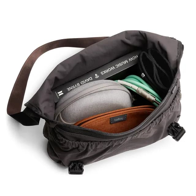 【Bellroy】隨身斜背包12L 旅行包 側背包 筆電包 禮物 送禮 推薦(炭灰色)