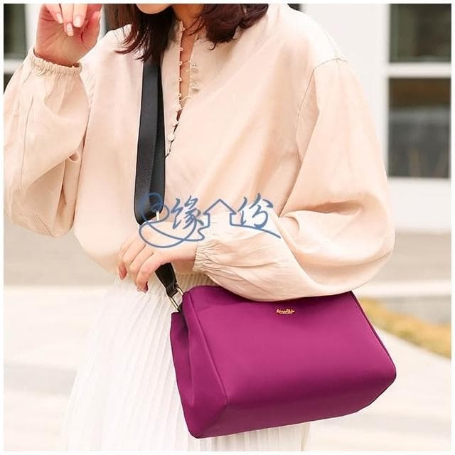 輕巧簡約質感尼龍側背包 斜背包 單肩包 情人節禮物 母親節禮物【緣份小屋】