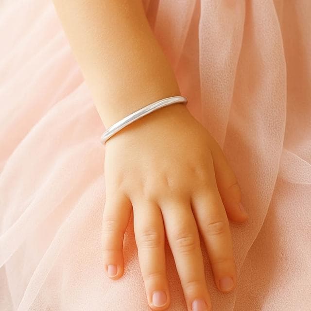 【珠兒綠】999純銀手環手鐲 兒童亮面素面 可調整大小 新年禮物 純銀手鐲 手鍊 兒童2-12歲 開運 附禮盒禮袋 交換禮物