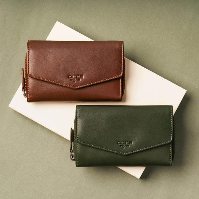 【CALTAN】CALTAN DESIGN | 信封三折扣式真皮中長夾 075192 兩色(真皮 中夾 錢包 皮夾 穿搭)