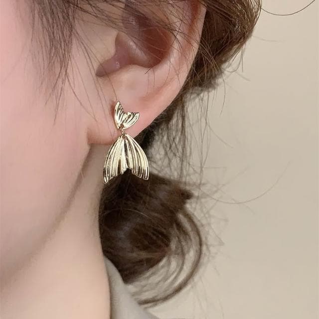 🎗飾間首飾鋪 個性誇張金屬風魚尾耳環輕奢小眾設計感高級耳飾潮秋冬耳飾女