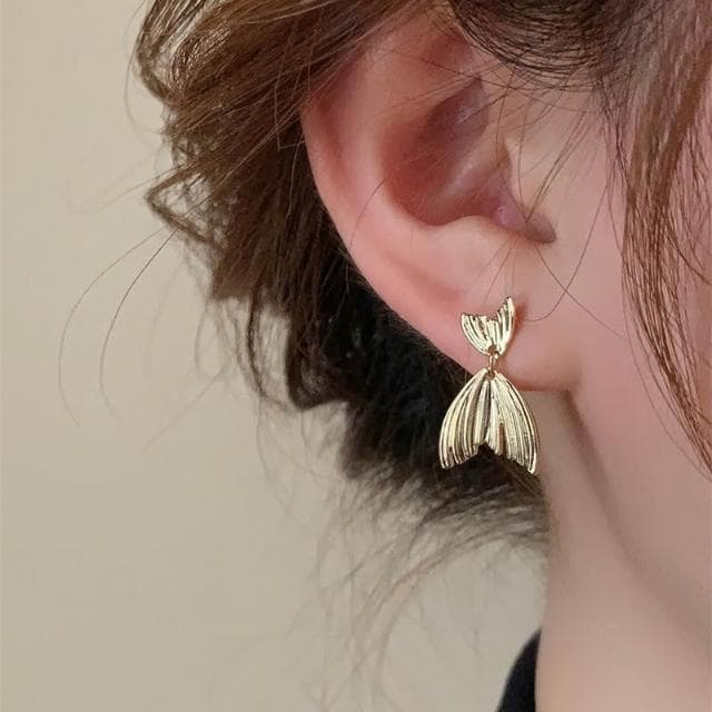 🎗飾間首飾鋪 個性誇張金屬風魚尾耳環輕奢小眾設計感高級耳飾潮秋冬耳飾女