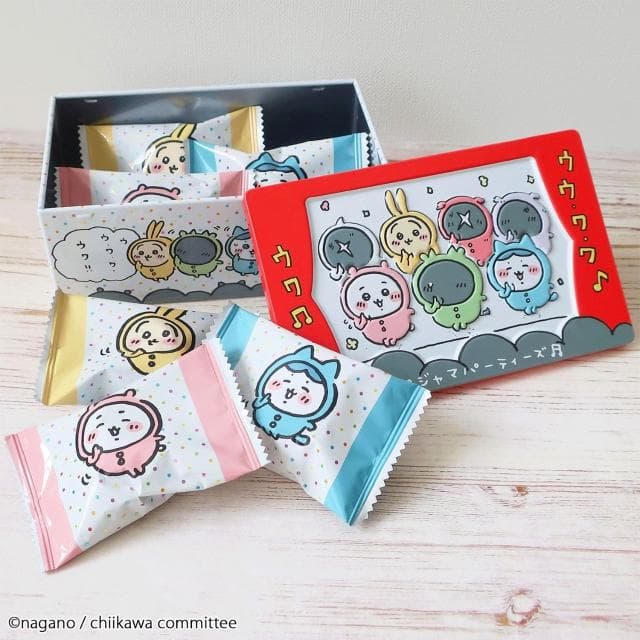 長登屋 吉伊卡哇 可愛造型餅乾鐵盒 (日本 巧克力的沼澤 睡衣派對 收納盒 禮物 萬聖節 聖誕節 烏薩奇 小可愛)