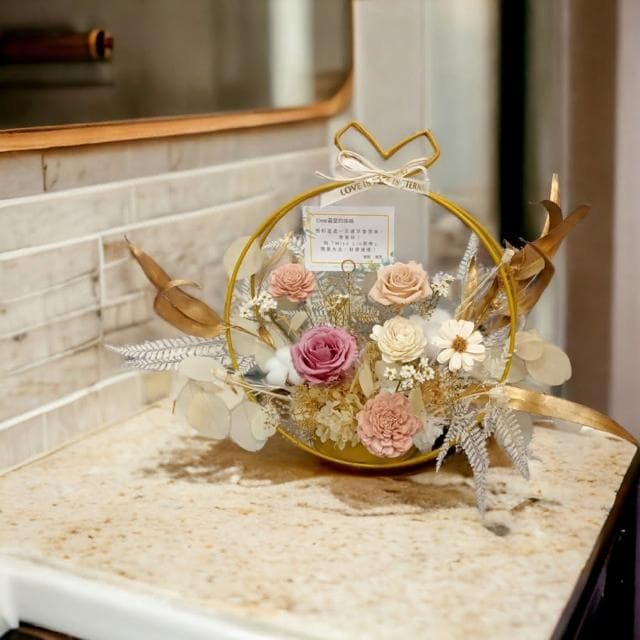 【KIRA與花花藝】圓形金框永生花花籃-粉色戀語(盆花 開幕 送禮 喬遷 生日禮物 情人節 母親節)