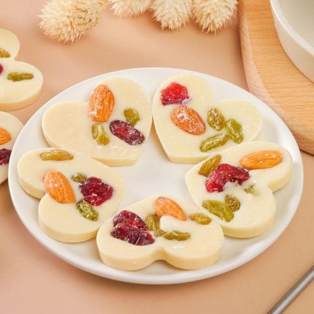 文文甄選 新疆堅果炒酸奶片混合厚切巧克力零食牛奶夾心整箱批發