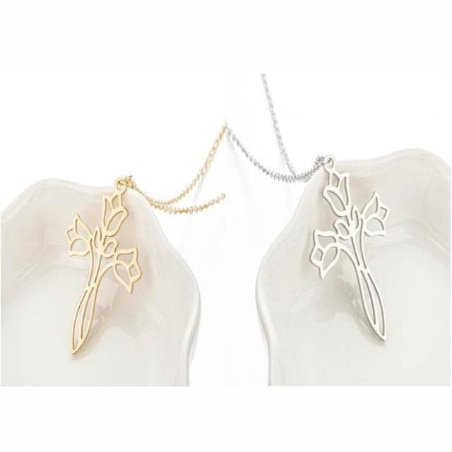 【谷中百合花十字架鈦剛項鍊】 基督教 福音禮品 受洗禮物 生日 聖誕節 禮物 耶穌 搬家喬遷 聖經故事 恩典之約禮物店