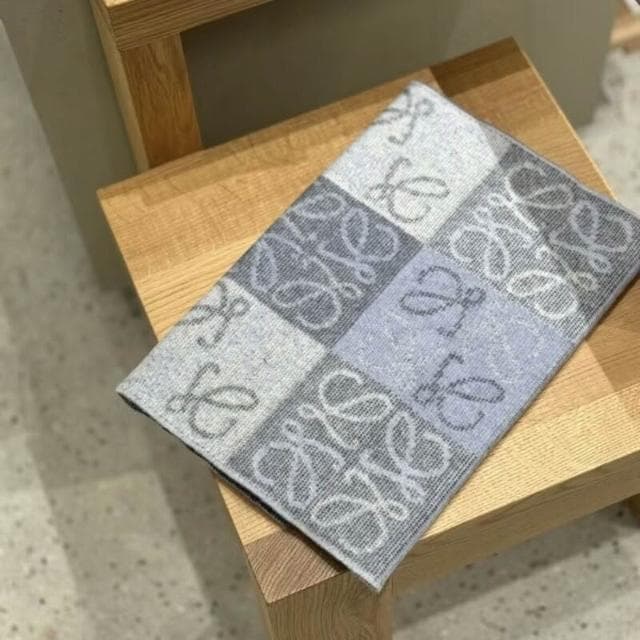 好夢想精品館  奶茶色棋牌格字母雙面羊絨圍巾女羅威提花羊毛圍脖情侶款男