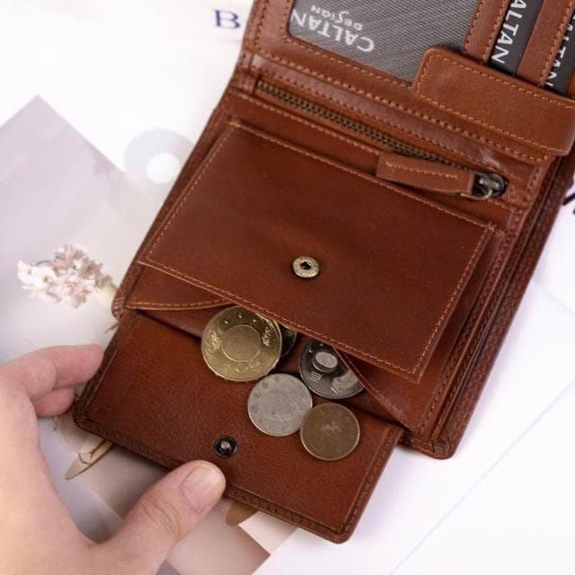 【CALTAN】CALTAN DESIGN | 真皮三折多功能筆記中夾 071741 兩色(真皮 中夾 皮夾 錢包 招財 母錢包)