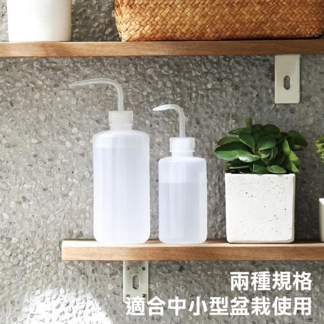 【蛋蛋購物】園藝按壓式尖嘴澆花瓶 500ml ( 深入土壤 滴嘴彎壺 尖嘴壺 植物 澆水器 澆水壺 擠壓瓶 塑膠瓶 酒精瓶 盆栽 )