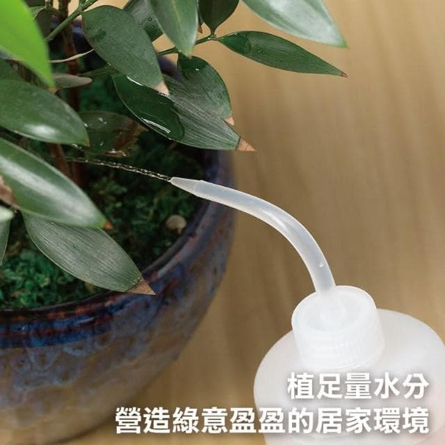 【蛋蛋購物】園藝按壓式尖嘴澆花瓶 500ml ( 深入土壤 滴嘴彎壺 尖嘴壺 植物 澆水器 澆水壺 擠壓瓶 塑膠瓶 酒精瓶 盆栽 )