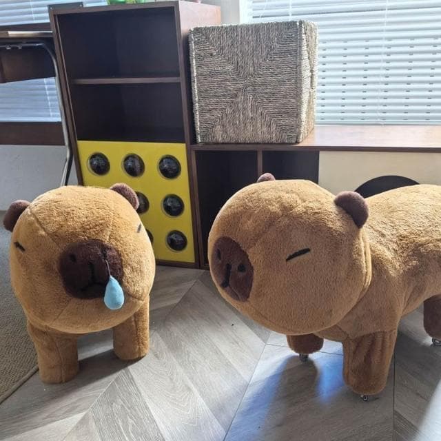 卡皮巴拉溜溜凳呆萌動物造型板凳帶輪子兒童毛絨坐墩搞怪生日禮物