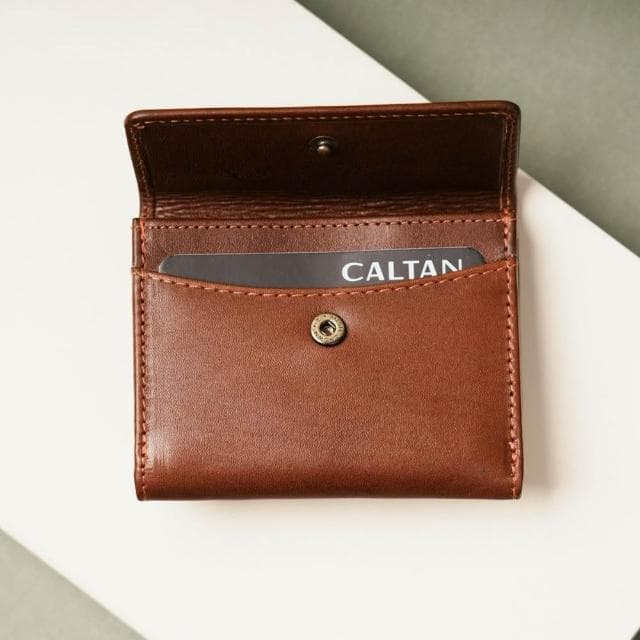 【CALTAN】CALTAN DESIGN | 曡影文藝雙層扣式真皮三折短夾 075351 兩色(真皮 中夾 錢包 招財 母錢包)