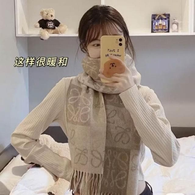 好夢想精品館  奶茶色棋牌格字母雙面羊絨圍巾女羅威提花羊毛圍脖情侶款男