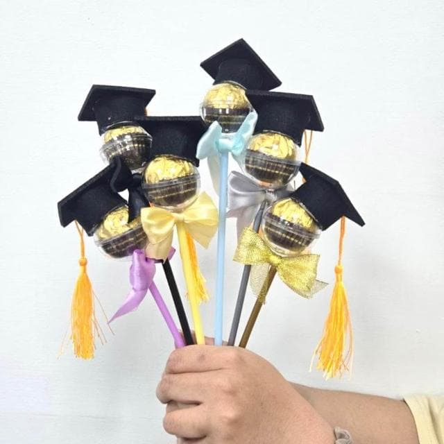 氣球快易送🧾開發票 超Q畢業金沙棒 學士帽 畢業生 金莎 巧克力糖果 畢業禮物 金莎棒 畢業季 畢業花束 畢業金沙