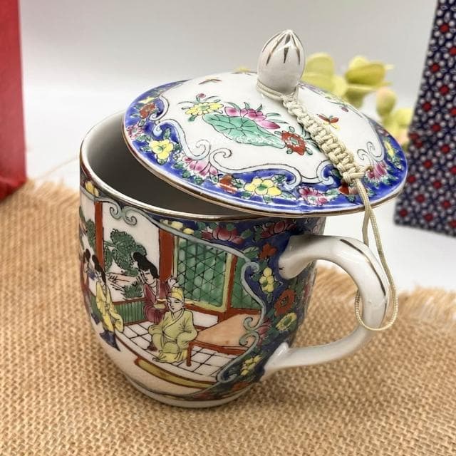 《雅聚清談 · 粉彩蓋杯》| 瓷杯 仕女手繪茶具 茶道文化收藏品 藝術品 贈禮 茶道用具 古典文化 送禮推薦 禮物首選