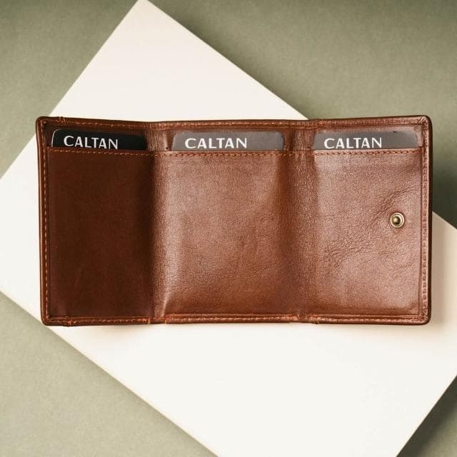 【CALTAN】CALTAN DESIGN | 序曲2文藝打褶真皮三折短夾 075360 兩色(真皮 中夾 錢包 招財 母錢包)