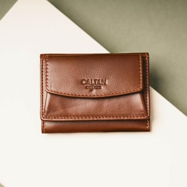 【CALTAN】CALTAN DESIGN | 序曲2文藝打褶真皮三折短夾 075360 兩色(真皮 中夾 錢包 招財 母錢包)