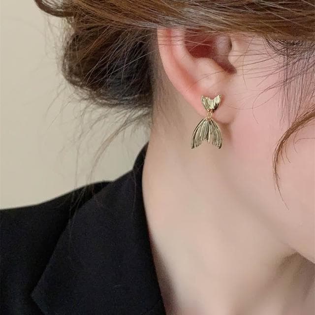 🎗飾間首飾鋪 個性誇張金屬風魚尾耳環輕奢小眾設計感高級耳飾潮秋冬耳飾女